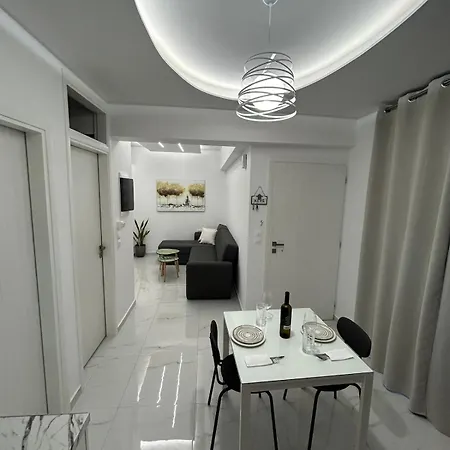 Clementine Rhodes - Car Available Apartamento *