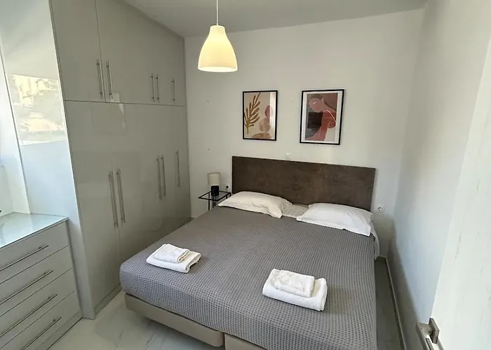 Clementine Rhodes - Car Available Apartamento *