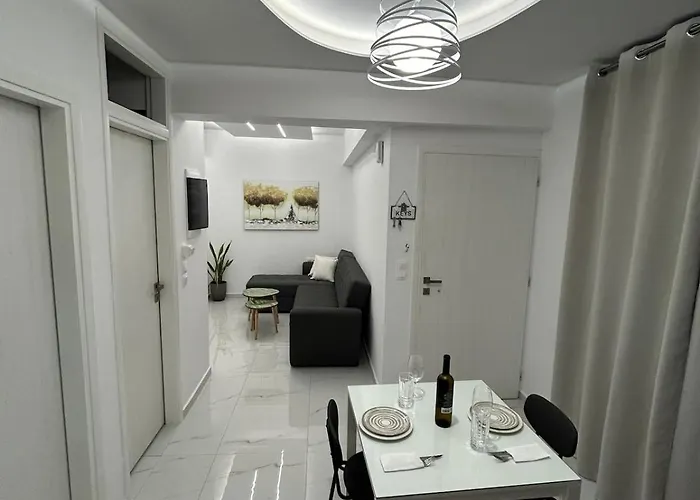 Clementine Rhodes - Car Available Apartamento *